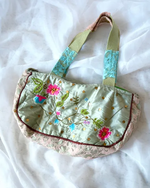 Cartera bordada
