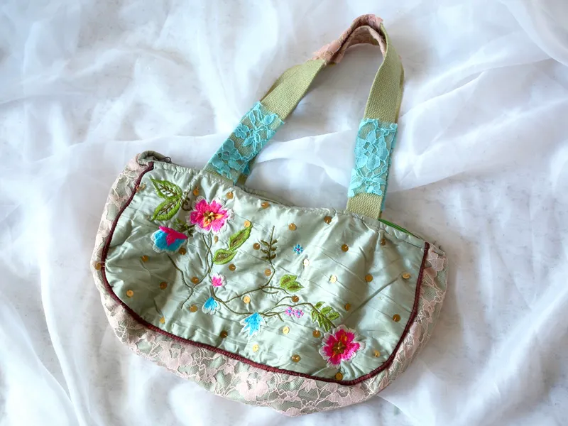 Cartera bordada, foto 2 de 3