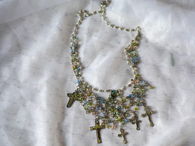 Collar de cruces, foto 1 de 3