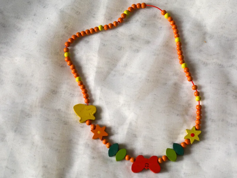 Collar de madera, foto 1 de 2