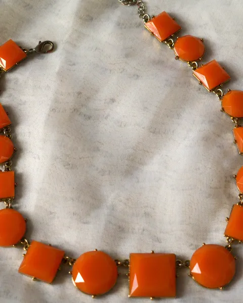 Collar naranja