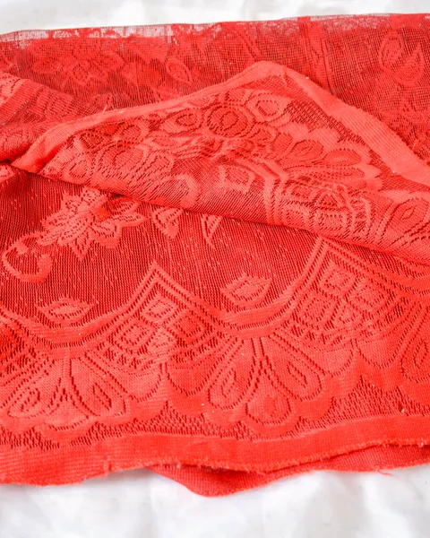 Mantel de encaje rojo