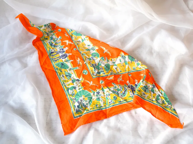 Pañuelo triángulo naranja, foto 2 de 3