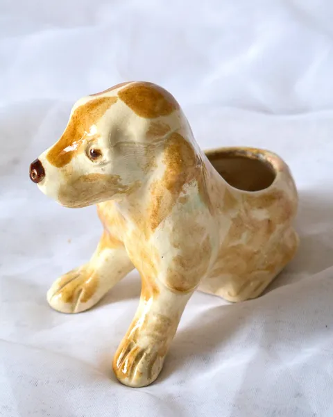 Perro contenedor de cerámica