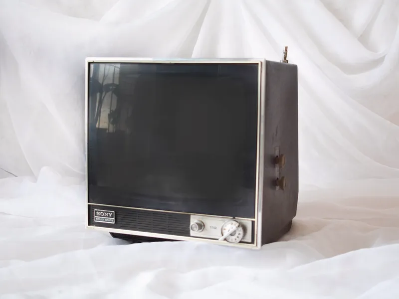 Televisor portátil Sony CRT, foto 2 de 2